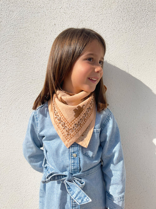 foulard-oscar-indien-blockprint-enfant-tigre-peche-milinane-porte