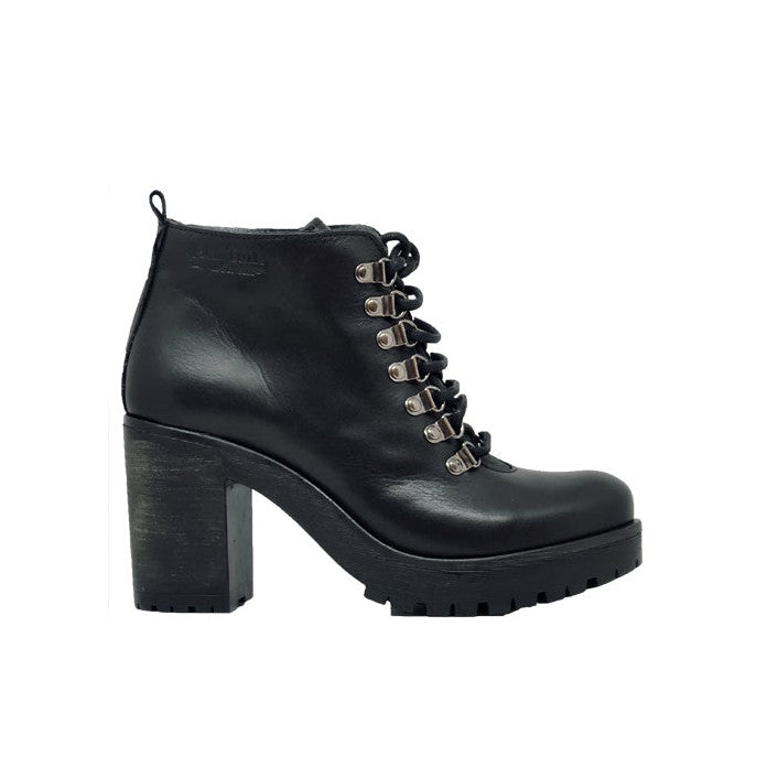 BOOTS ANN TUIL FURIE | anntuil.com