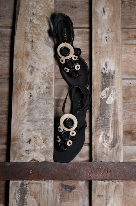 Alessa Black Flat Ankle Toe Sandal