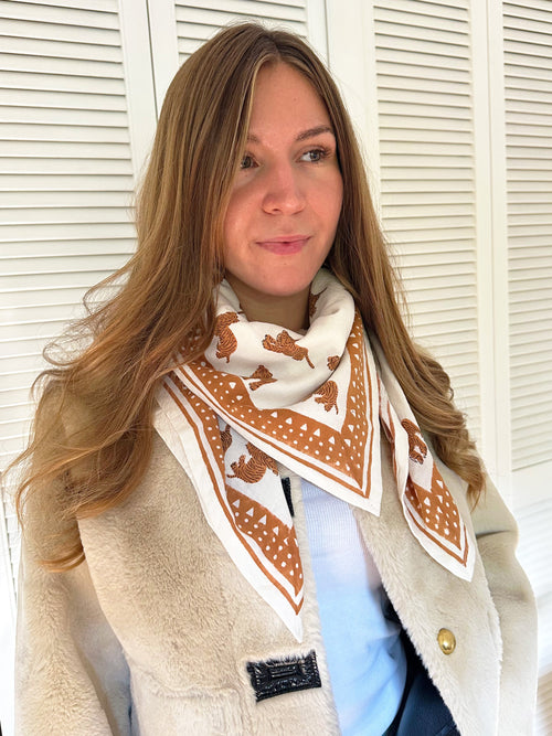 grand-foulard-motif-tigre-en-coton-milinane
