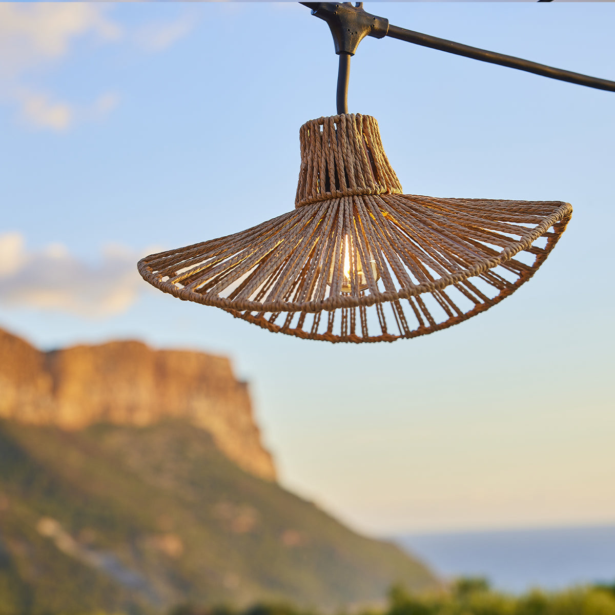 Wavy - E27 Wired String Light - Rattan - Beige