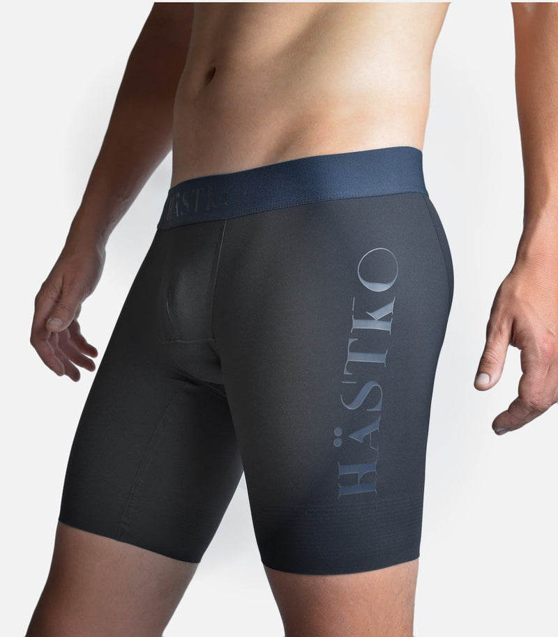 hombre vestido con boxers deportivos #color_blueberry