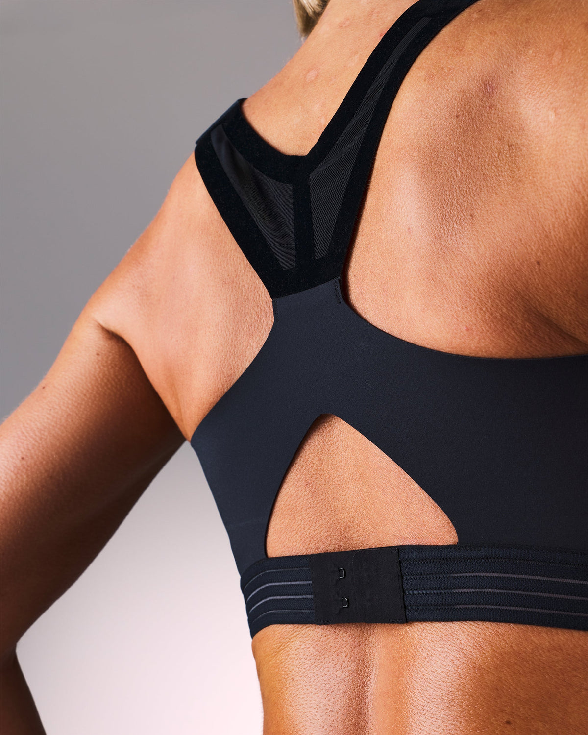 woman wearing a hastko BRA N°39 sports bra #color_true-black