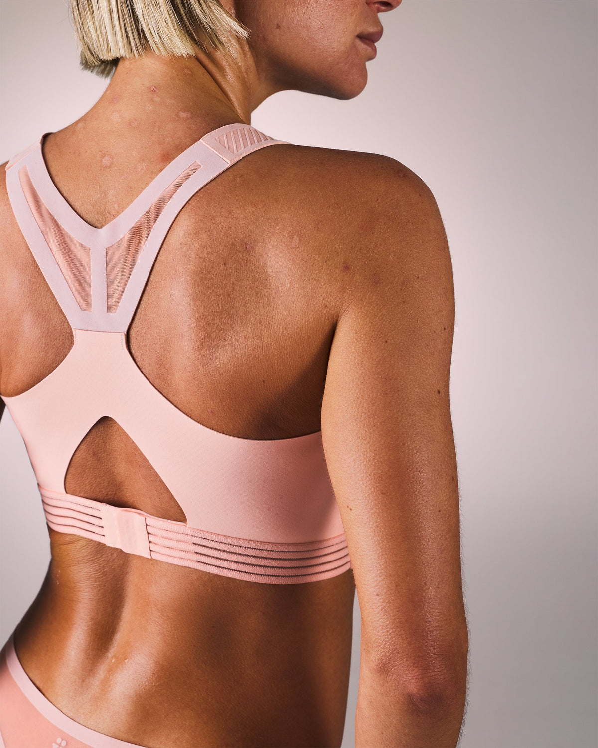 woman wearing a hastko BRA N°39 sports bra #color_nude