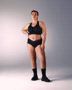 woman wearing hastko seamless sports shorty SHORTY N°19 #color_true-black