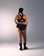 woman wearing hastko seamless sports shorty SHORTY N°19 #color_true-black