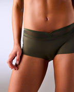 woman wearing seamless sports shorty hastko SHORTY N°19 #color_kaki