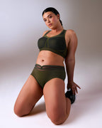 woman wearing seamless sports shorty hastko SHORTY N°19 #color_kaki