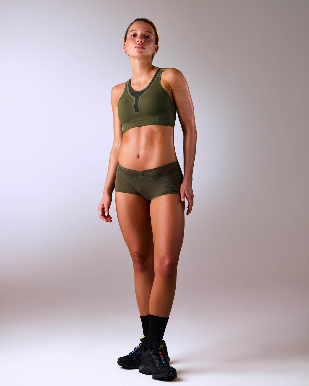 woman wearing seamless sports shorty hastko SHORTY N°19 #color_kaki