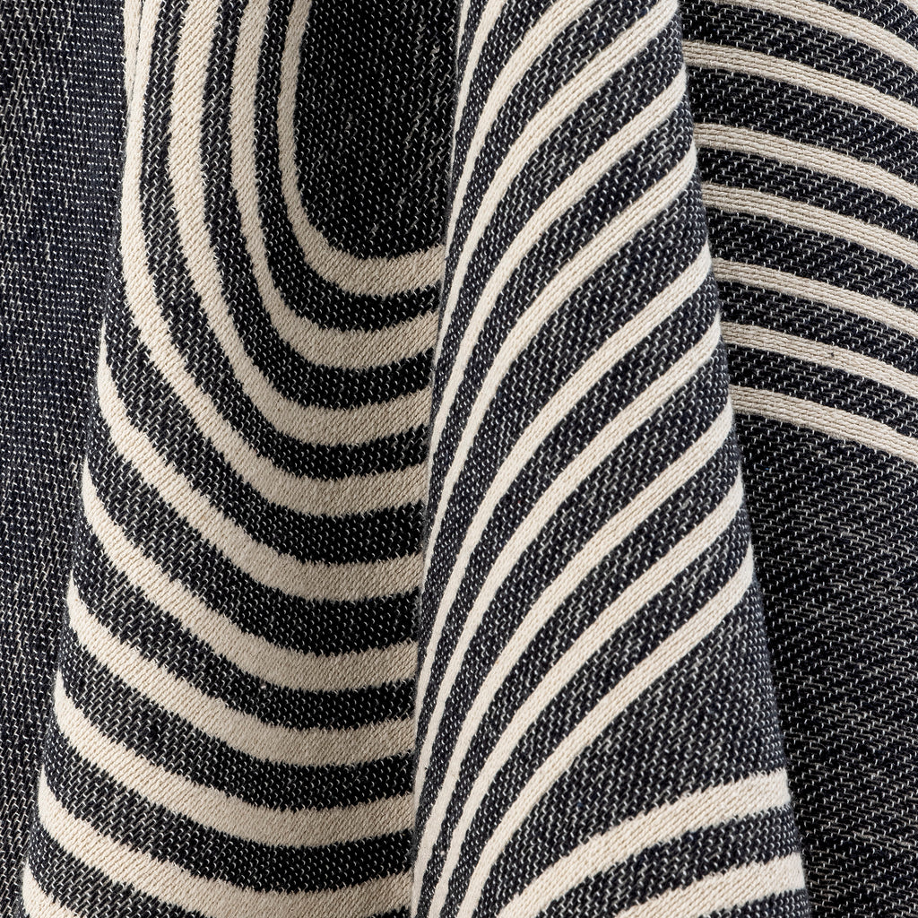 Anek - Throw - Black - Cotton
