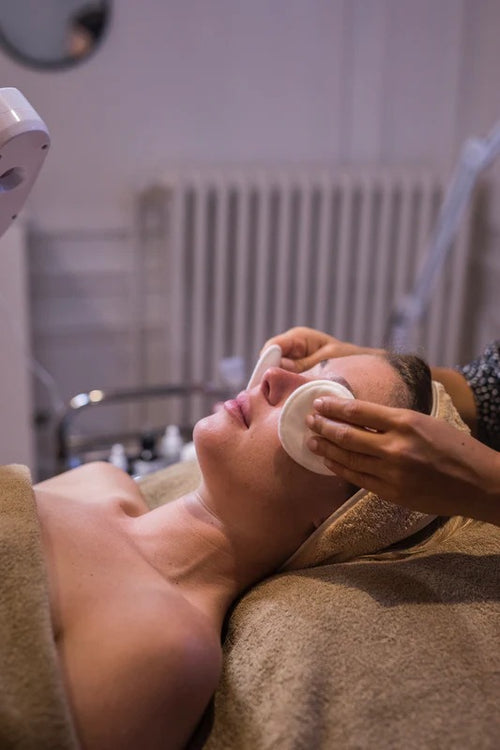 Reinicio facial: reparación de la piel con radiofrecuencia y punción (mujeres y hombres)