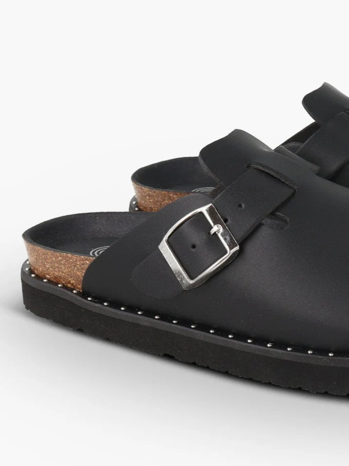 Zuecos negros con tachuelas veganas Riva