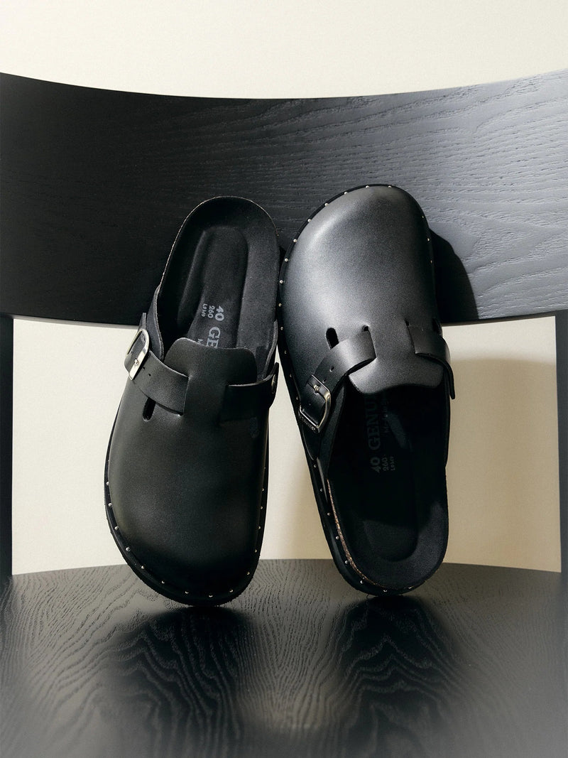 Zuecos negros con tachuelas veganas Riva