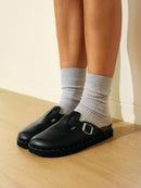 Zuecos negros con tachuelas veganas Riva