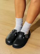 Zuecos negros con tachuelas veganas Riva