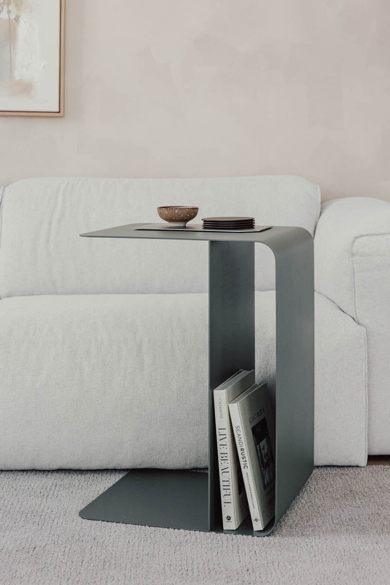 Beistelltisch COSMO aus pulverbeschichtetem Metall, moderno y funcional, ideal neben Sofa o Sessel.