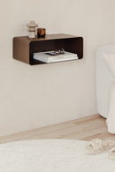 Hängender Nachttisch NELIO in modern Design with Bücherregal and decorative Elements on the Wand.
