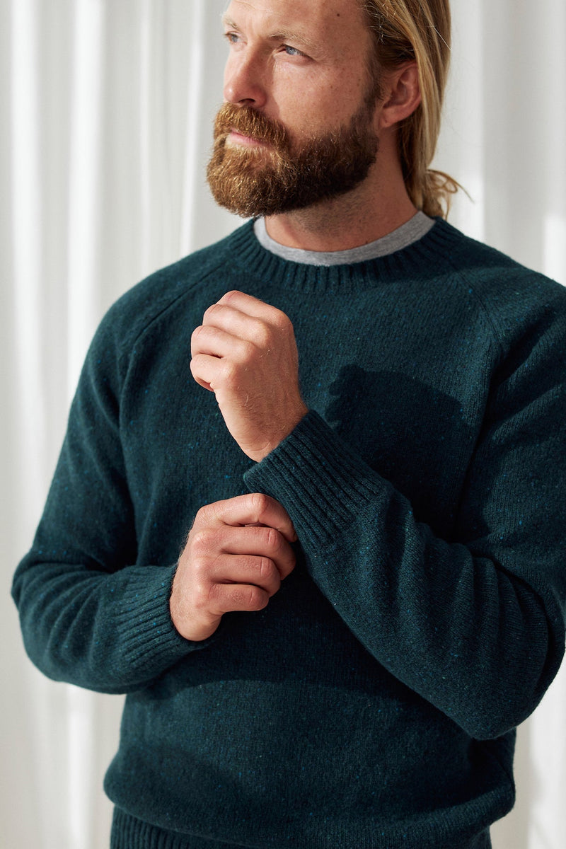 meta-preview, Warm sustainable sweater in green