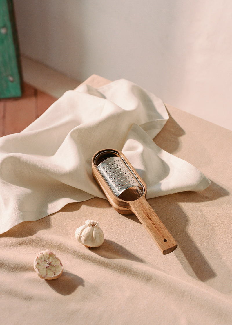 Kitchenware Essentials - Rallador con cuenco de madera de acacia