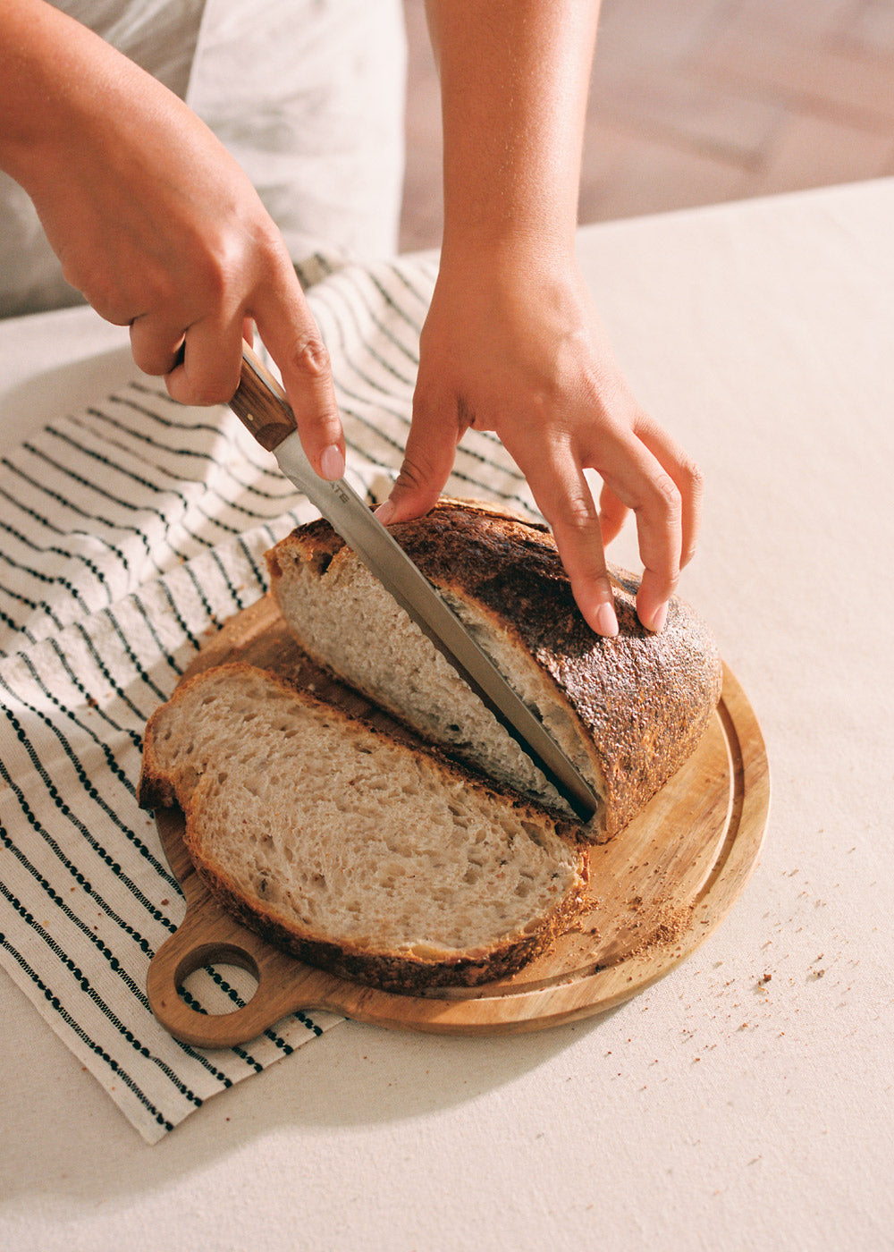 Kitchenware Essentials - Round Acacia Wood Chopping Board