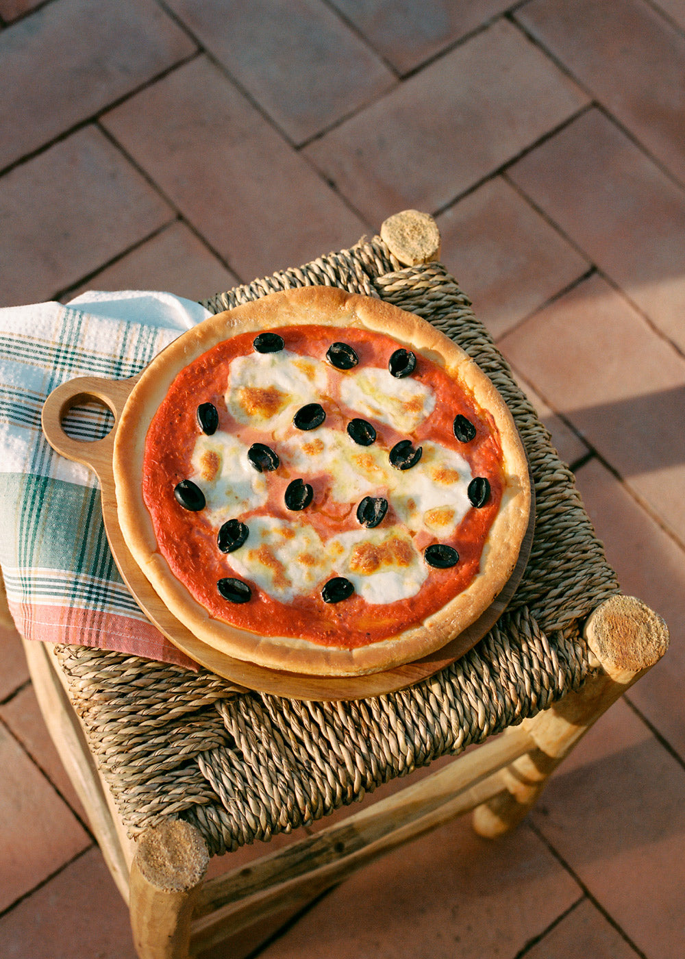 Kitchenware Essentials - Round Acacia Wood Chopping Board