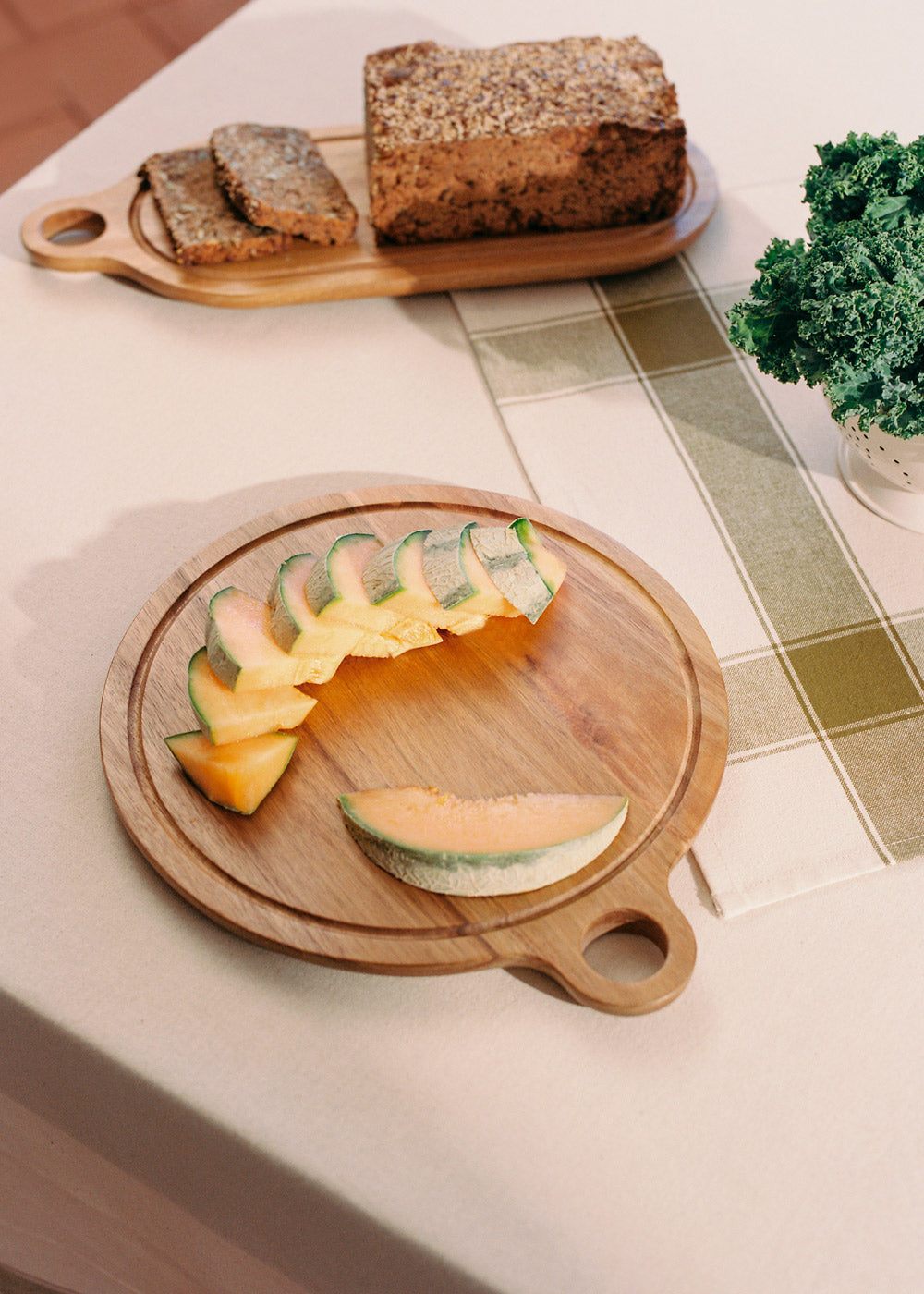 Kitchenware Essentials - Round Acacia Wood Chopping Board