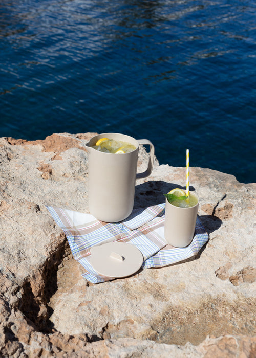 Menaje Outdoor Eco - Jarra Servicio 2L + 4 Vasos 500ml - Arena
