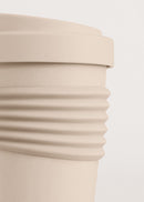 Menaje Outdoor Eco - Vaso Café Con Tapa Material Reciclado - Arena