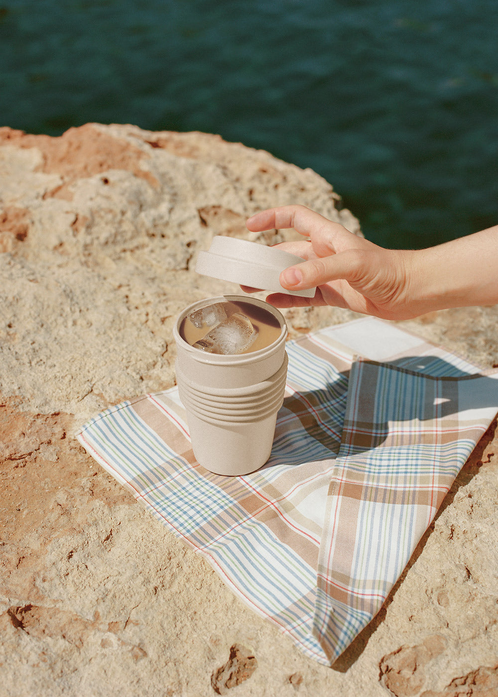 Outdoor Eco Kitchenware - Pack of 2 Coffee Cups with Lid in Recycled Material - Sand