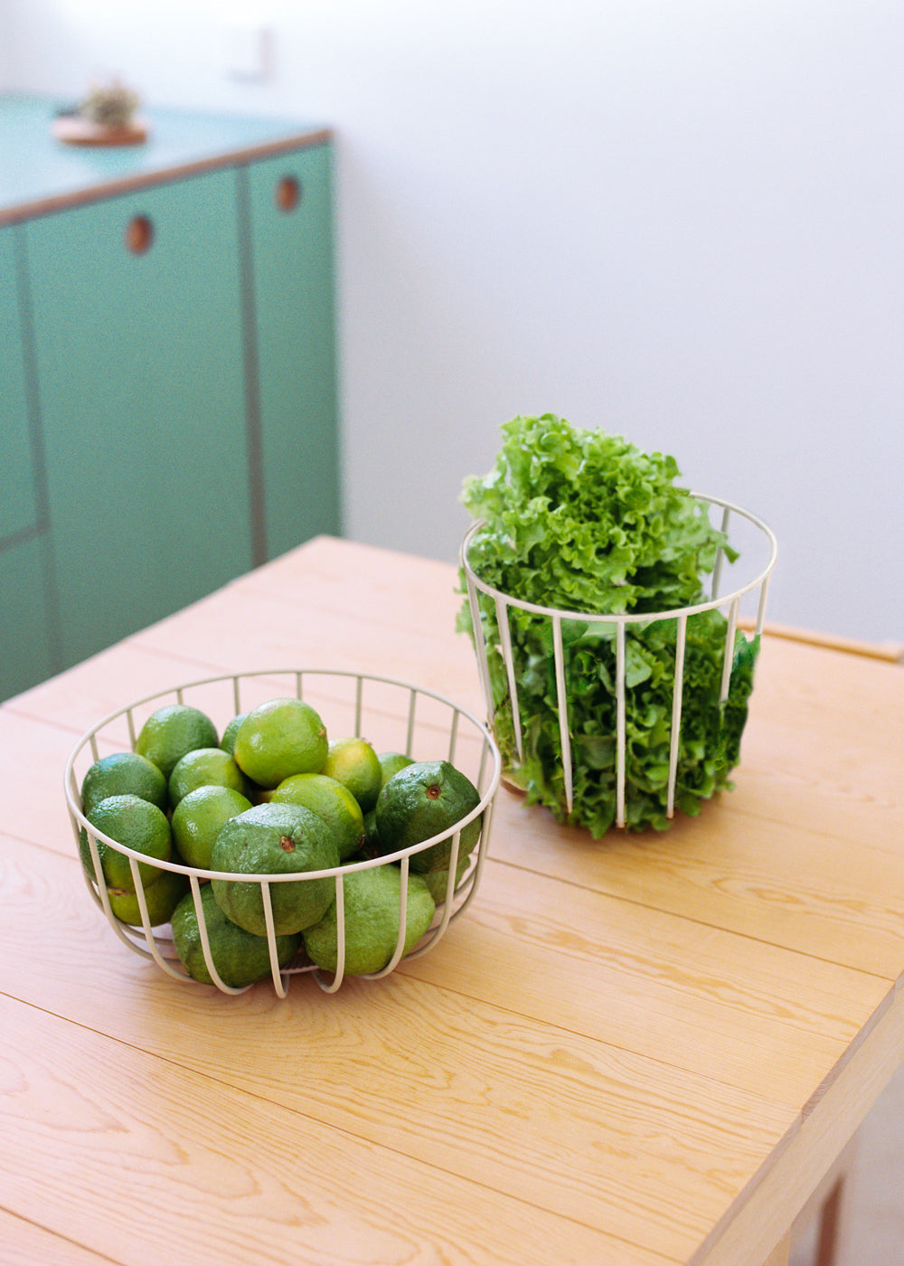 Kitchenware Studio - Large Metal Basket with Non-Slip Base - Sand