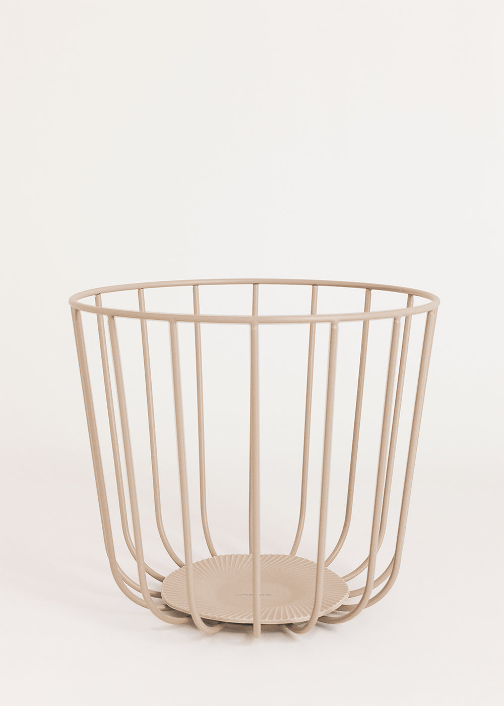 Kitchenware Studio - Large Metal Basket with Non-Slip Base - Sand