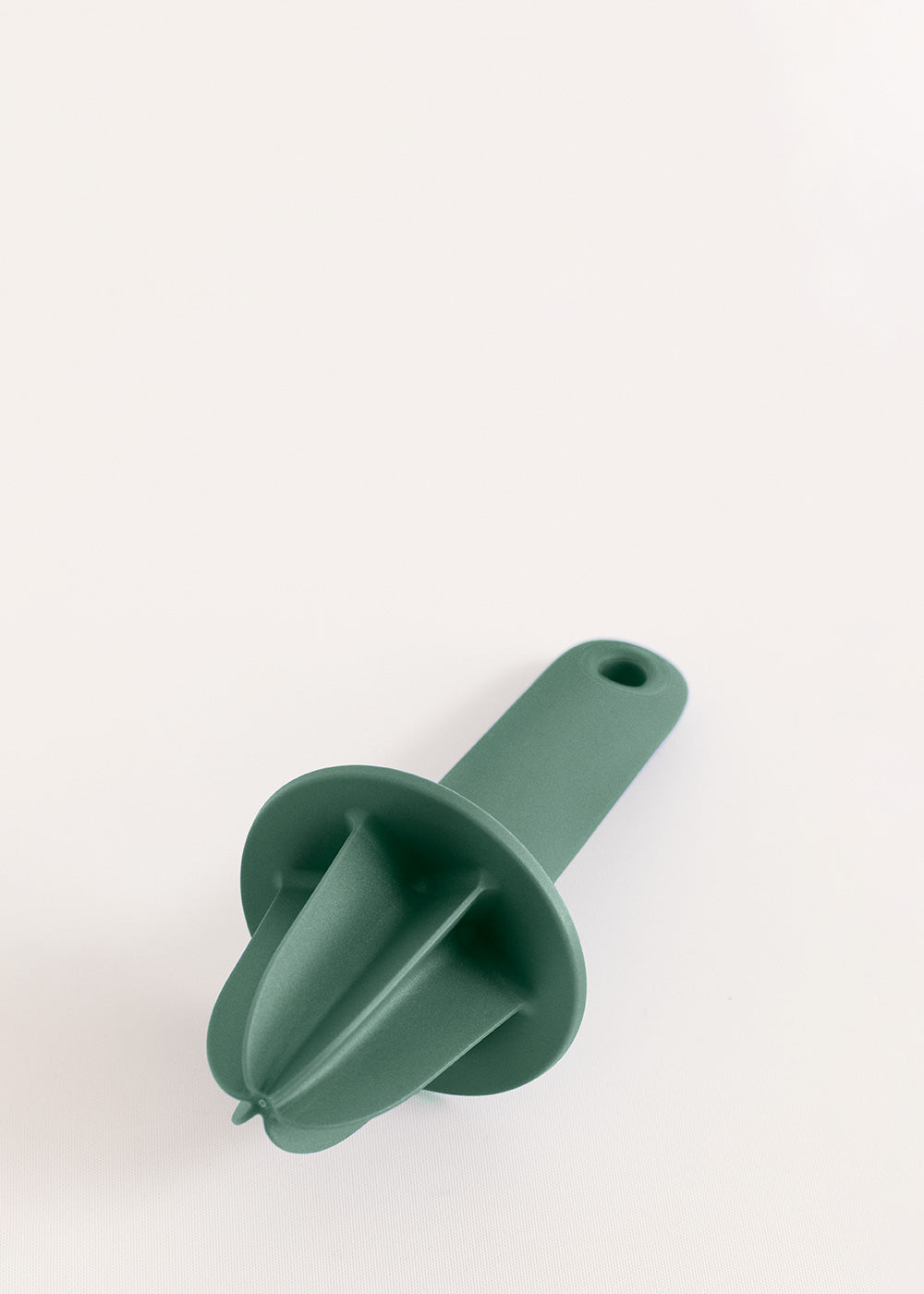 Kitchenware Studio - Exprimidor Manual - Verde Salvia