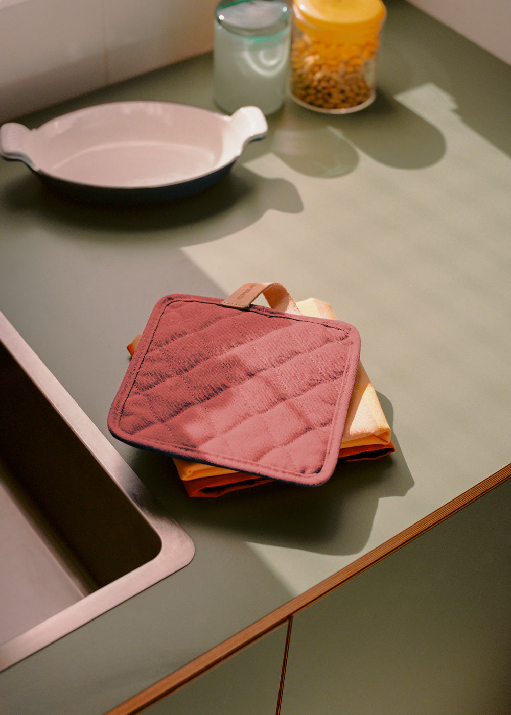 Kitchenware Studio - Oven Gloves - Terracotta