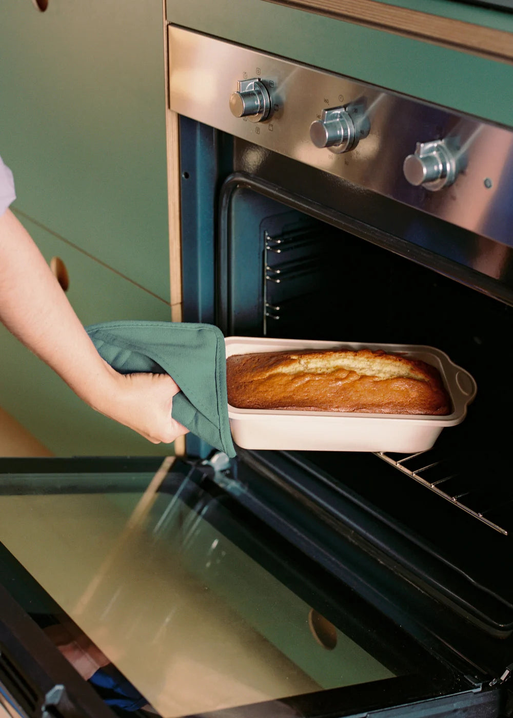 Kitchenware Studio - Oven Gloves - Sage Green