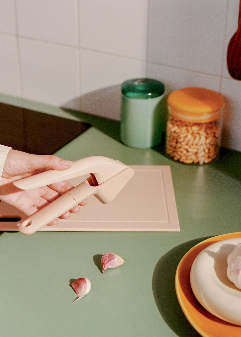 Kitchenware Studio - Garlic Press - Sand