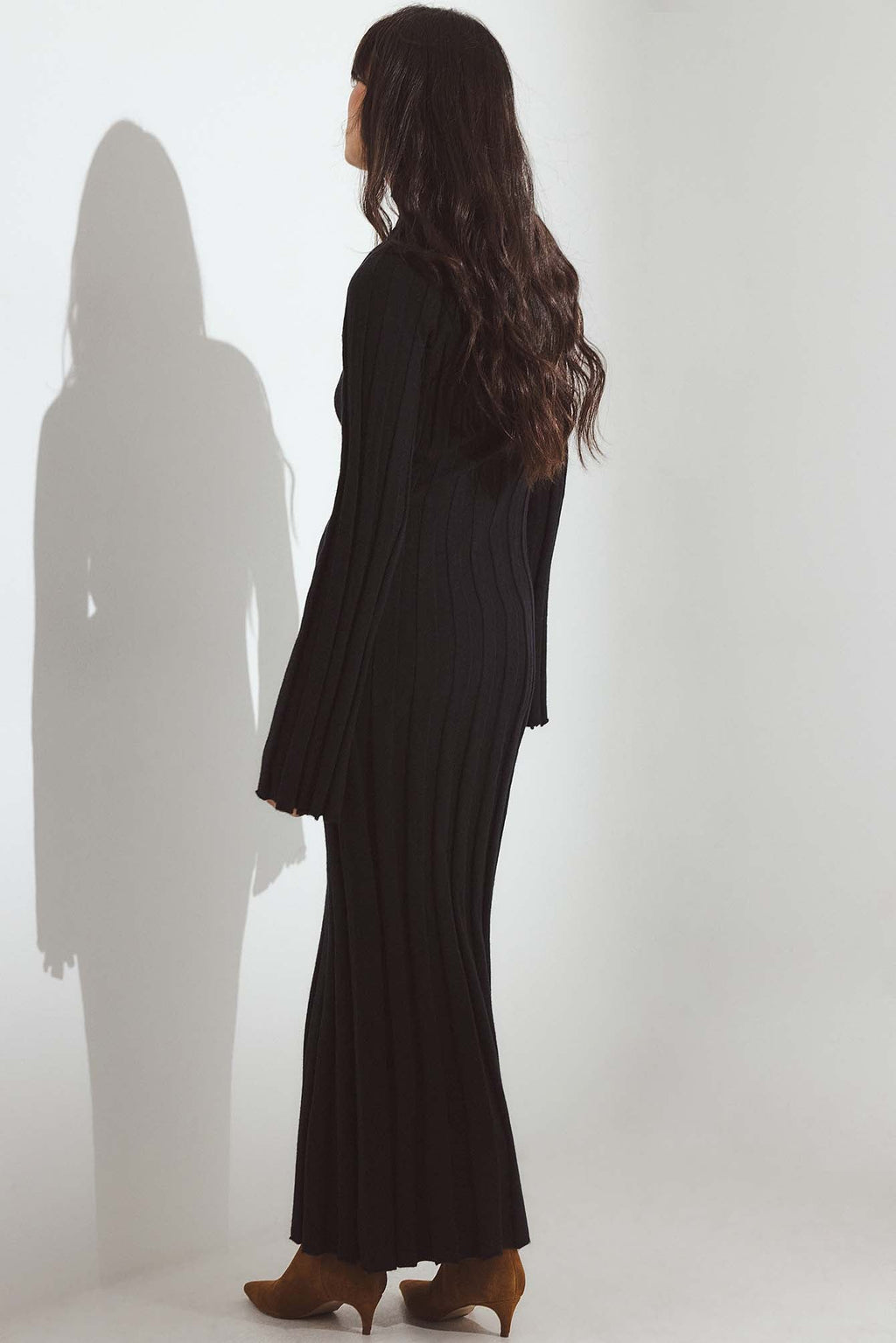 Vestido Largo De Punto Acanalado Con Cuello Vuelto Negro