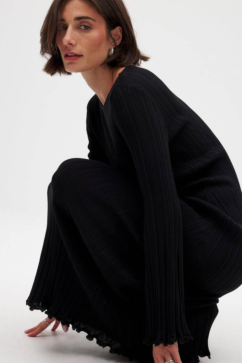Robe Longue En Maille À Encolure Ronde Et Volants Noir
