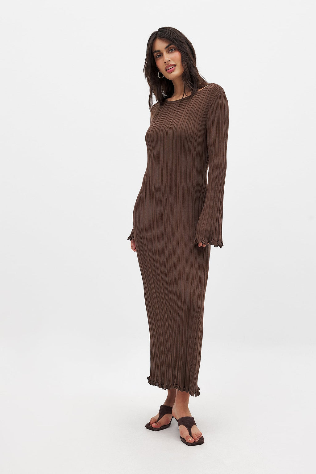 Robe Longue En Maille À Encolure Ronde Et Volants Marron