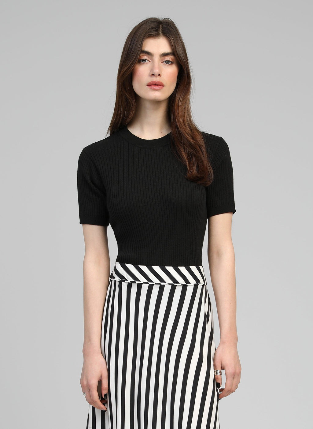 Czarny sweter Lesienna