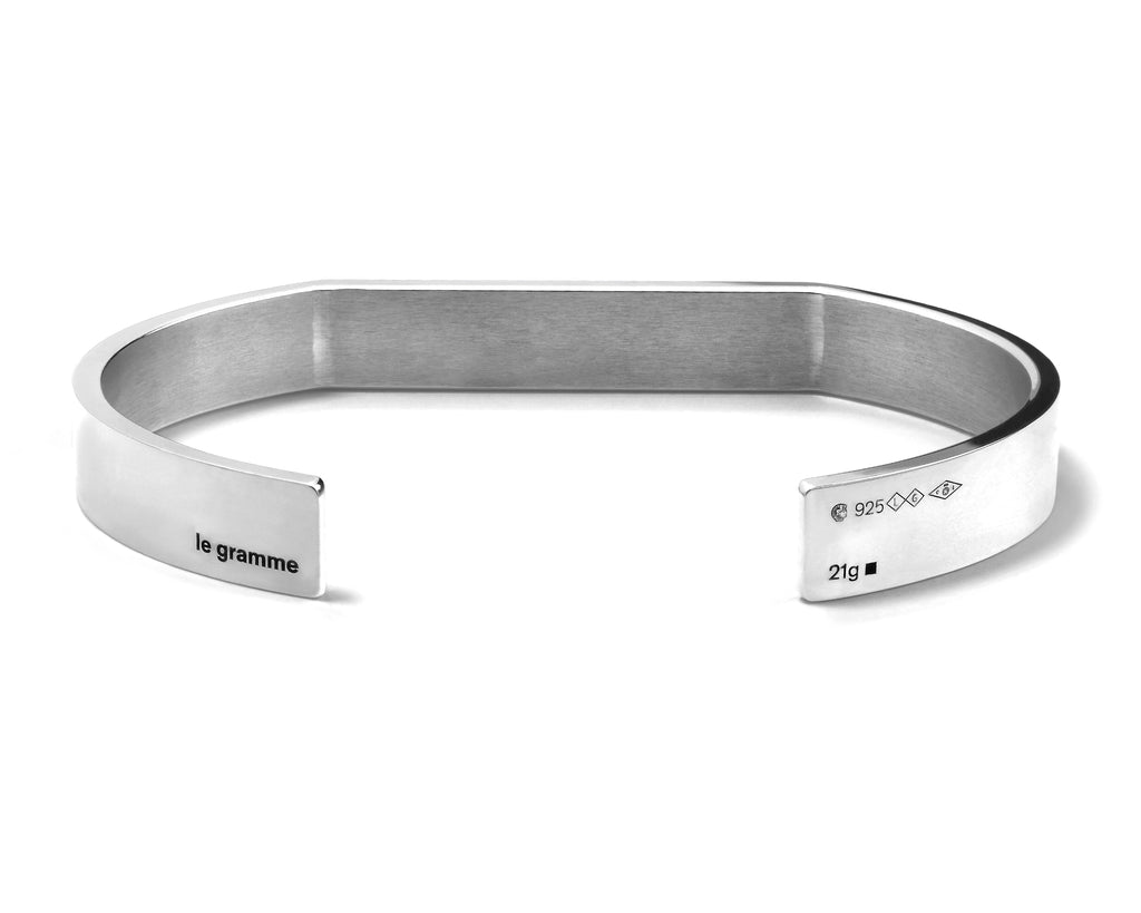 Brazalete de cinta plana con pirámides de 25 g