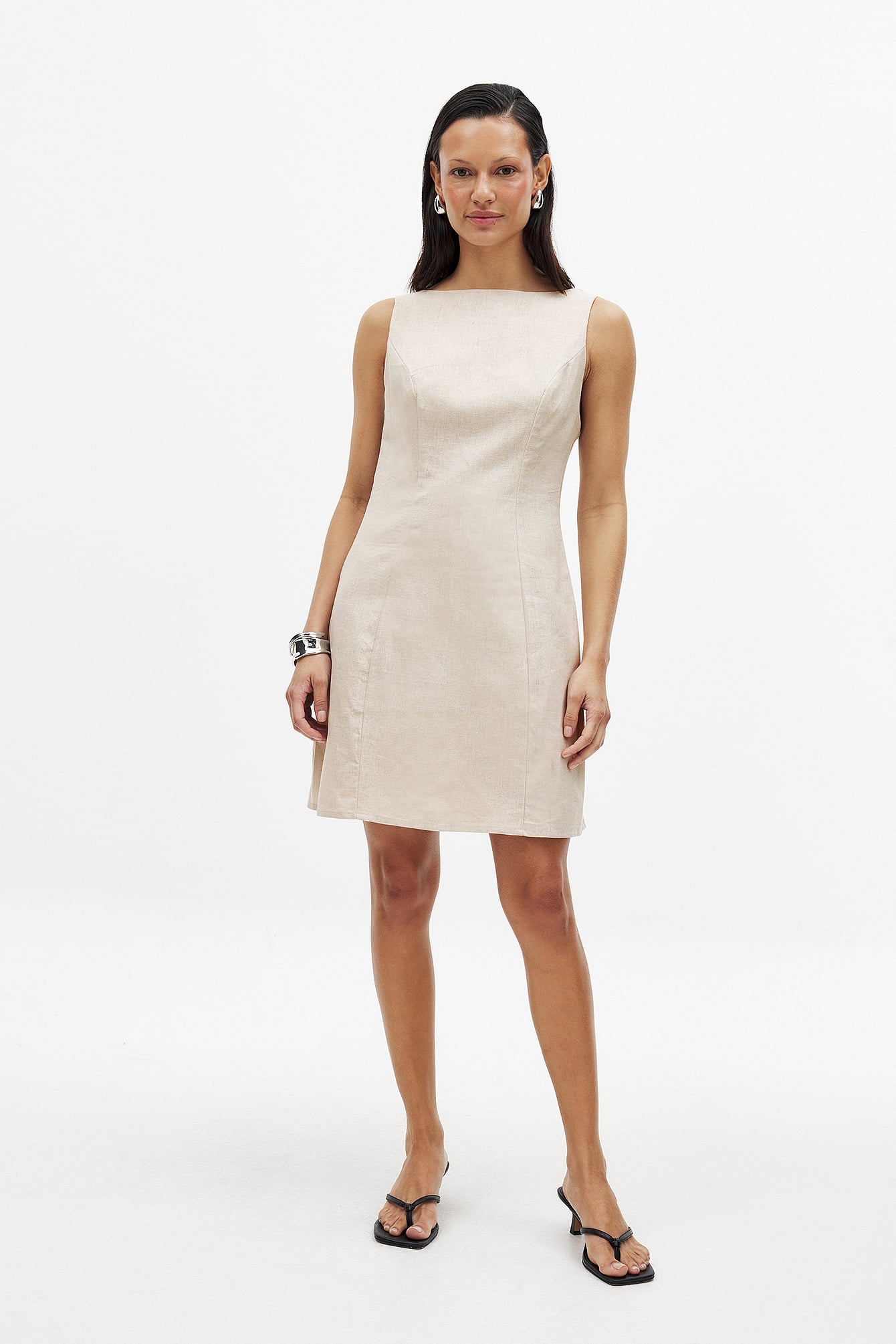 Vestido Corto de Lino Mezclado Beige con Espalda Abierta