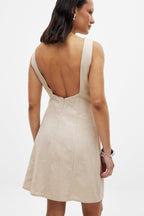 Vestido Corto de Lino Mezclado Beige con Espalda Abierta