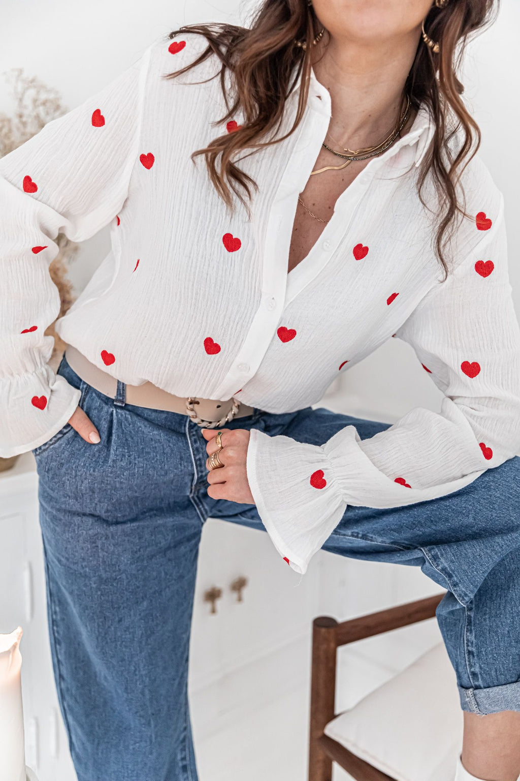 LISETTE Bianca - Camicia con cuori ricamati rossi
