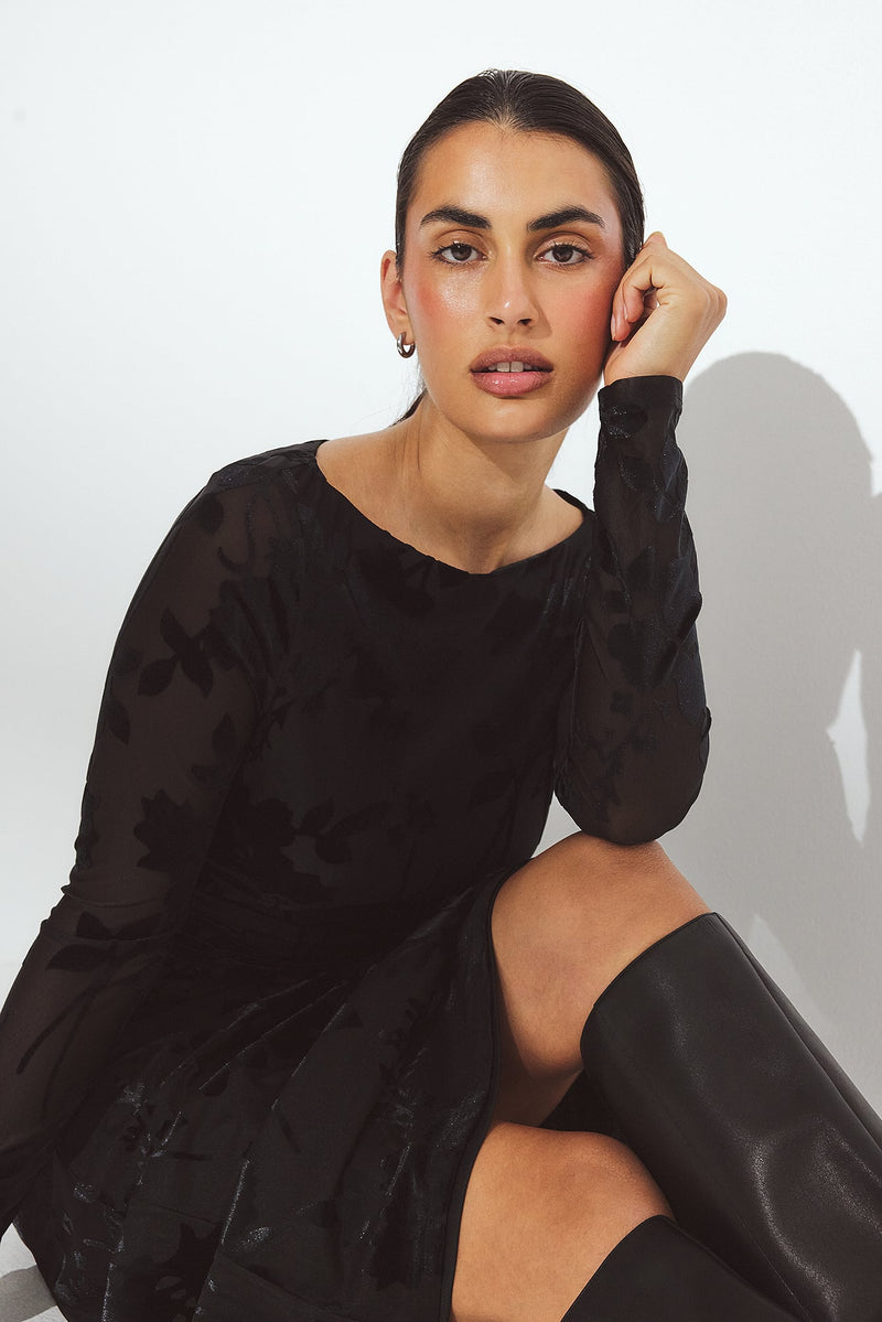 Robe Longue À Manches Longues Et Dos Ouvert Noir