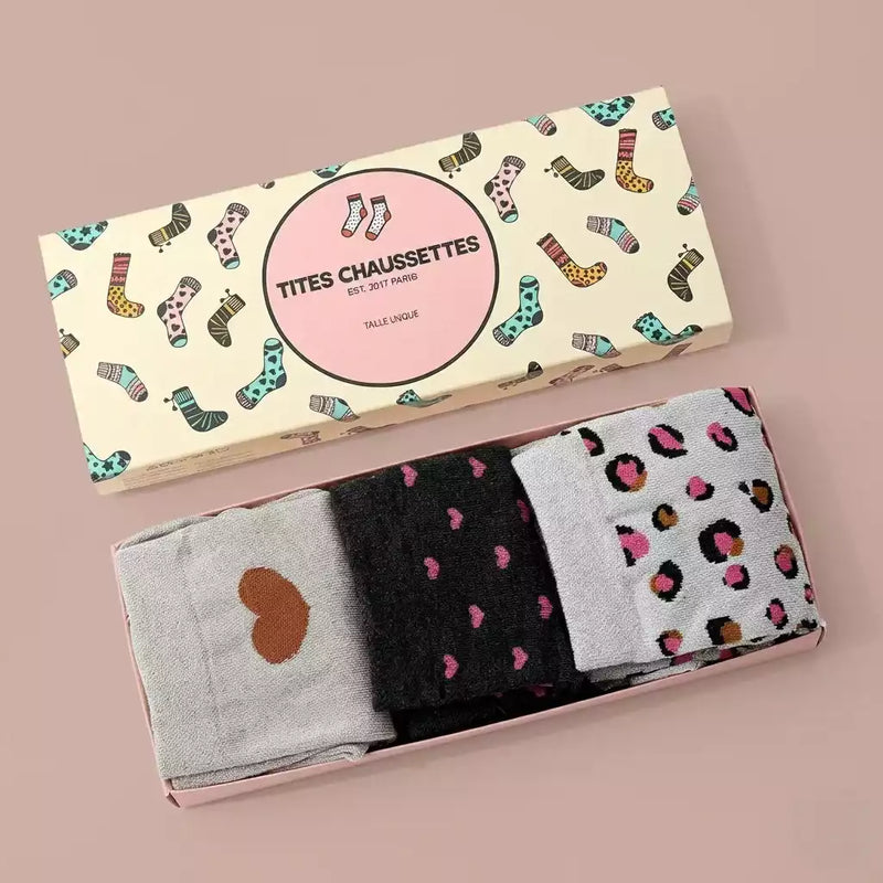 Lot de 3 chaussettes montantes femme, fond beige lurex ou gris chiné, motif coeur et léopard. 
