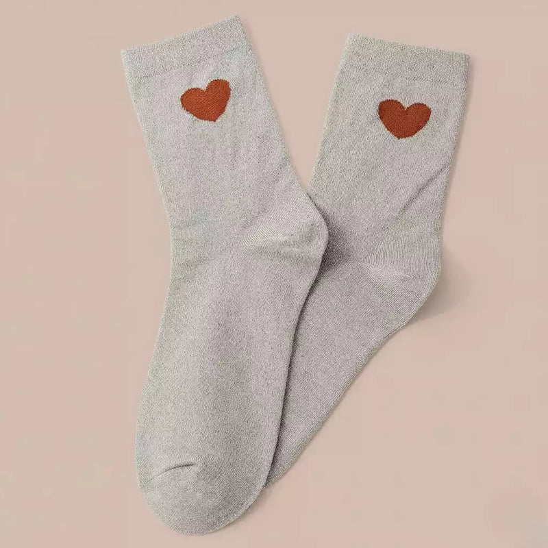 Lot de 3 chaussettes montantes femme, fond beige lurex ou gris chiné, motif coeur et léopard. 