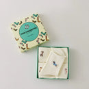 Set de 5 calcetines altos de mujer color crema, bordados con perros o gatos. Diferentes estampados, punto suave y borde enrollado. Talla 35-41. Originales y cómodas.