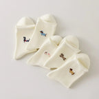 Lot de 5 chaussettes hautes femme crème, brodées de chiens ou chats. Motifs différents, maille douce et bord roulotté. Taille 35-41. Originales et confortables.