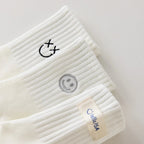 Pack of 3 white knee-high socks with smiley face, comfortable and stylish, ideal with sneakers. Thick cotton, trendy look and optimal support.
