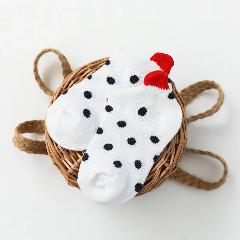 Chaussettes à pois en coton pour enfant à motif cœur | Chaussettes douces et confortables | Disponibles dans une variété de couleurs et de motifs | Un cadeau idéal pour les enfants de tous âges